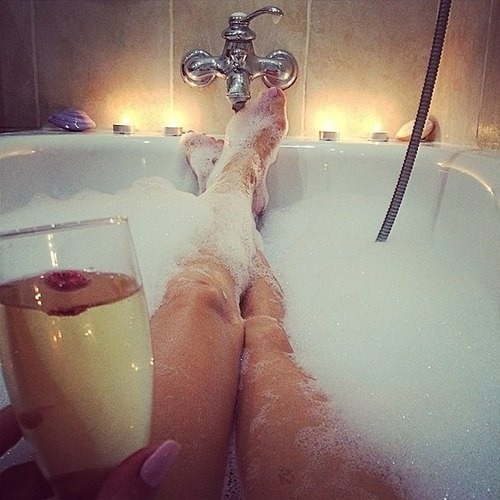 lipstick-and-luxury:    Lipstick and Luxury - All things fashionable and feminine