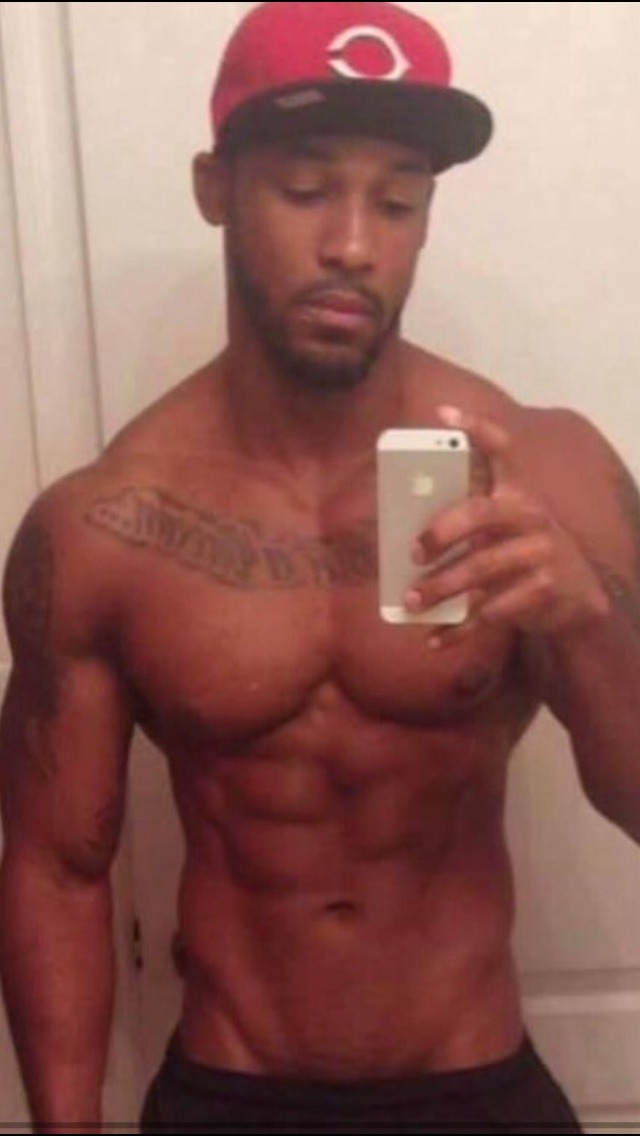 muscleworshipper08:  That midsection is all that!!!  So cute mmm