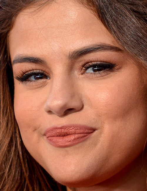 celebritycloseup:  selena gomez  more close-ups of selena can be found here
