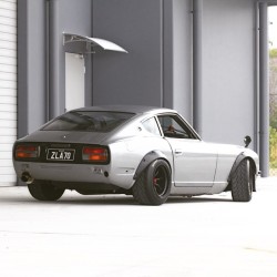 datsunhunter:  Can’t get enough of @zla70’s S30 #datsun #240z #s30 #datsun240z http://ift.tt/1HHC4Wm