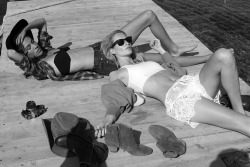  Alexa Chung &Amp;Amp; Poppy Delevingne In “The Trip” For The Edit By Net-A-Porter,