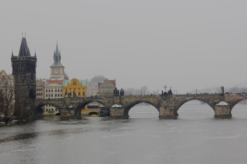 moonfuls: A snowy day in Prague