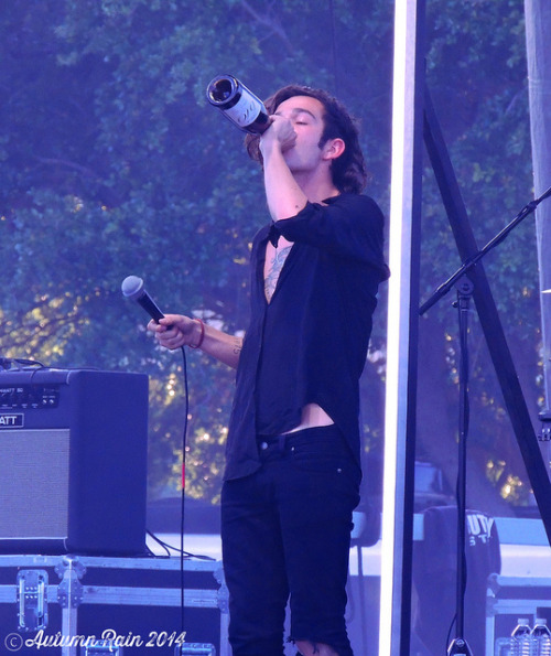 nineteenseventyfivenews:  HQ The 1975 Live @ 97x BBQ - 17 May 2014 Photographer Credit: © Autumn Barker - // T h e 1 9 7 5 N e w s // 