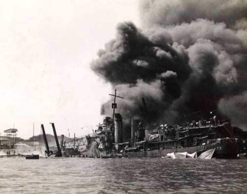 sailnavy:  PHOTOS STORED IN AN OLD BROWNIE CAMERA  Pearl Harbor photos found in an old Brownie stored in a foot locker.  THESE PHOTOS ARE FROM A SAILOR WHO WAS ON THE USS QUAPAW ATF-11O.  PEARL HARBOR  December 7th, 1941  