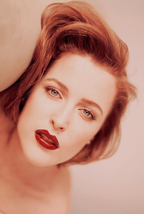 qilliananderson:  Gillian Anderson by Bruce Malone 1996.