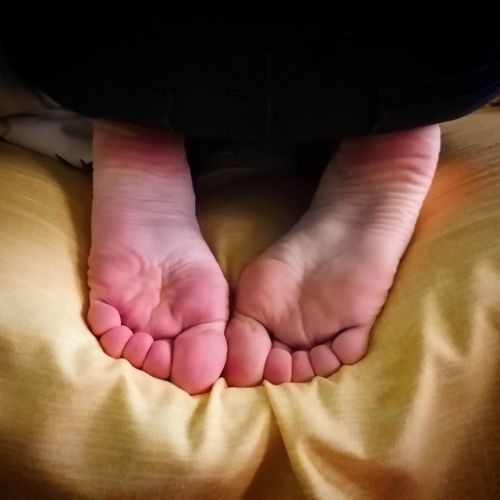 thesolestice:#barefoot #soles #girlfeet #soletease