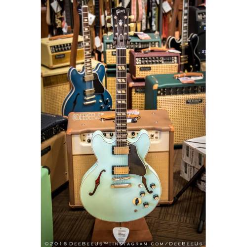 deebeeus:  I don’t always get the urge to buy new #guitars, but when I do, I get the urge to buy a #Gibson #CustomShop ‘64 #ES345 TD #VOS in some crazy colour that I don’t know what it is, but it’s incredible, at #CosmoMusic, near #Toronto, Canada.