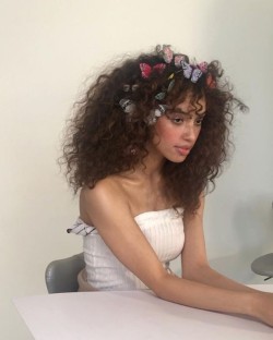 pixiewingzz:♀️🕯💐🌷🧁🍰