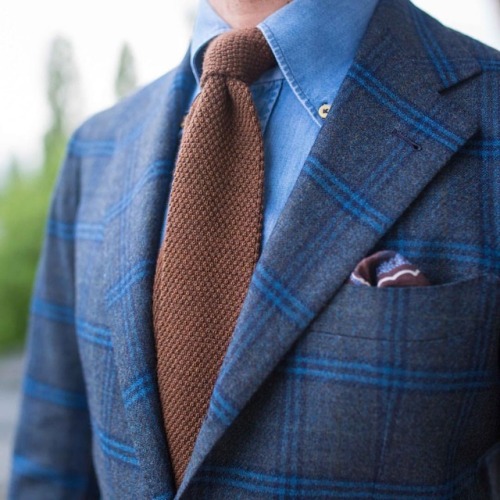 A great mix of blue and green in this vintage fabric from @sartoriapanico stash #wiwt #lookbook #app