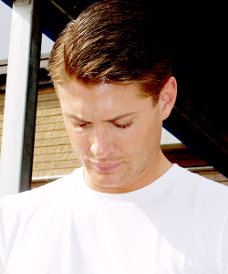 martyrdeans:15-16/100 pictures of Jensen Ackles [x]&ldquo;It’s weird, it’s like when they say action, everything goes away. It’s kinda hard to explain, but everything, worries with family, friends, did I take the laundry out and put it in the dryer,