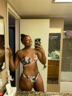 divineninee:Hi 🌞