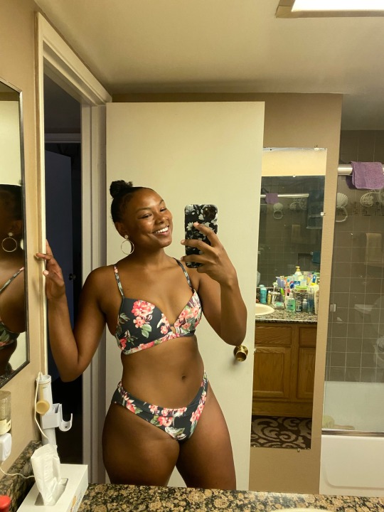 divineninee:Hi 🌞