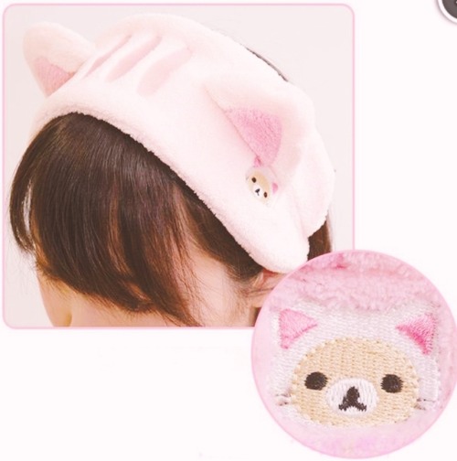 Wear the cutest headband with multiple uses. Out of a group of friends you’ll surely be notice