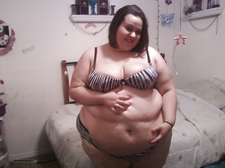 ilovehugessbbw:  Wanna fuck a horny BBW? - CLICK HERE! 