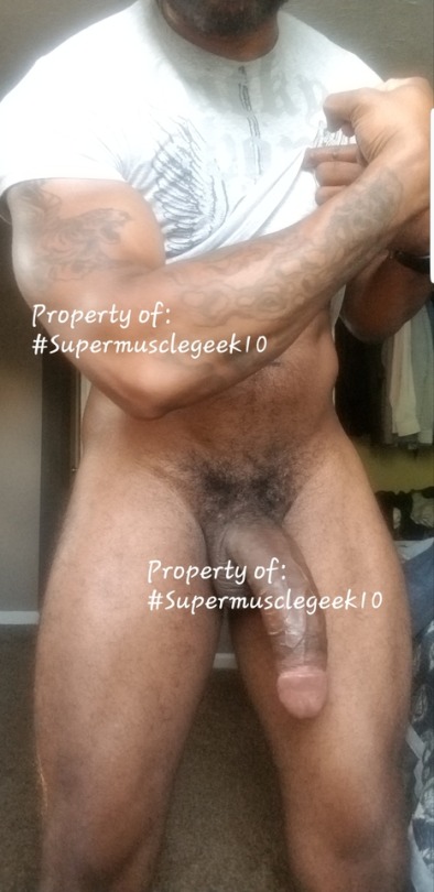 supermusclegeek10:  Looking for all my followers that are hung and thick or hung and uncut- extra foreskin or big low hanging balls. Send submissions to my box 
