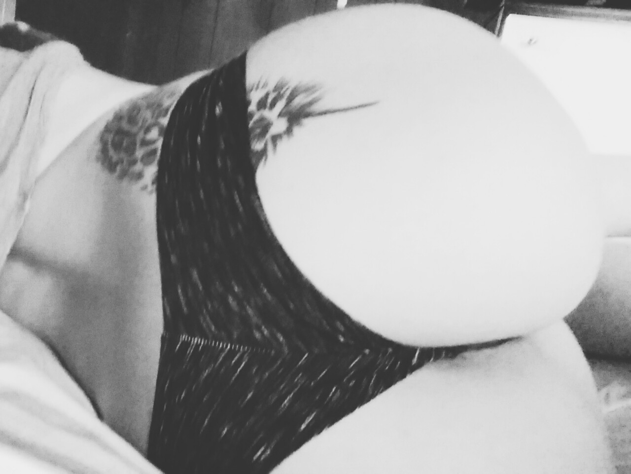 manofsteelinsideher:  his-high-priestess:  Sending Daddy Good Morning booty pics
