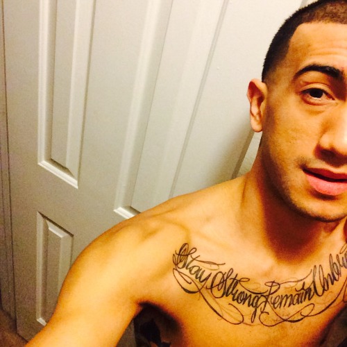 str8exposed:  newyorican:  letsallmovealong:  Niggas tryna shade me? Nah..say hi to it.  my nigga again you guys lets see how many notes he can get   Lol yes 
