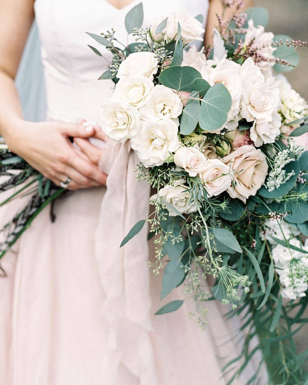 prettystuff:  Photography: Allison Kuhn Florals: Nectar Floral Boutique Dress: Carol