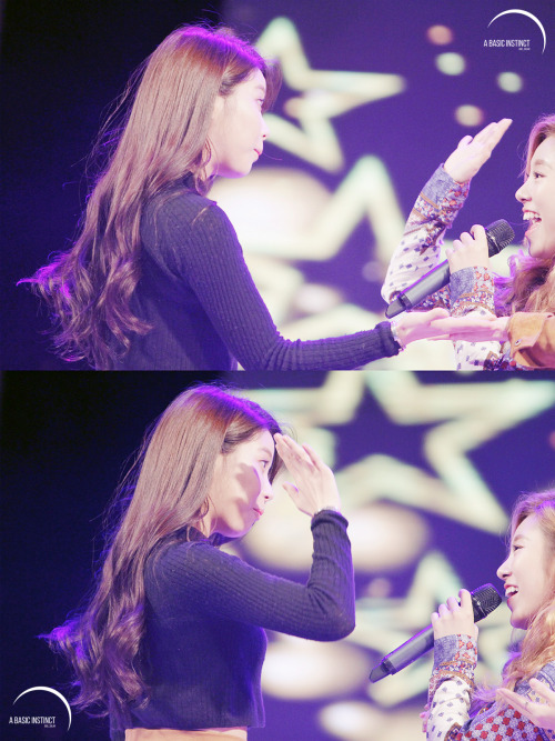 fy-yongsun: 151128 Solar &amp; Wheein @ LaLaLa Concert © A Basic Instinct | do not edit or 