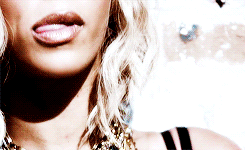 ebonyzerscrooge:  bionss-blog: Yoncé all on his mouth like liquor.  good gaaaawdddddddddddddddddddd