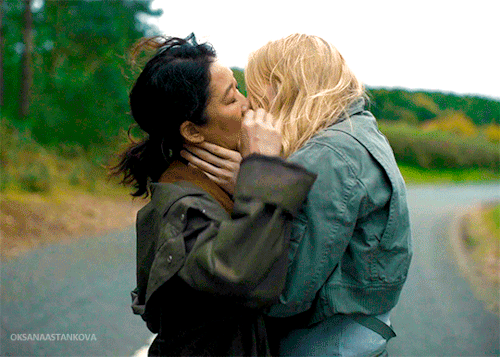 Two Years Ago Jodie Comer And Sandra Oh Gave Us The Best Onscreen Kiss Of All Time. - April 10, 2022.
