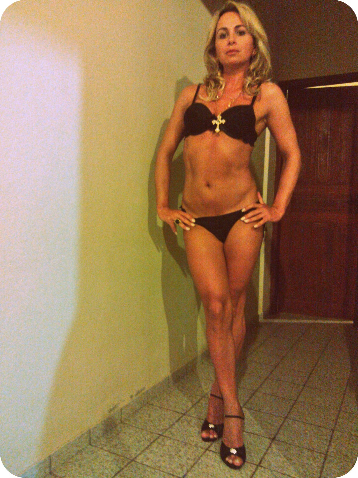 dine4blk:  ardientes69:  freestarfishcollective:      Ummmmmmmmm   A beautiful woman.