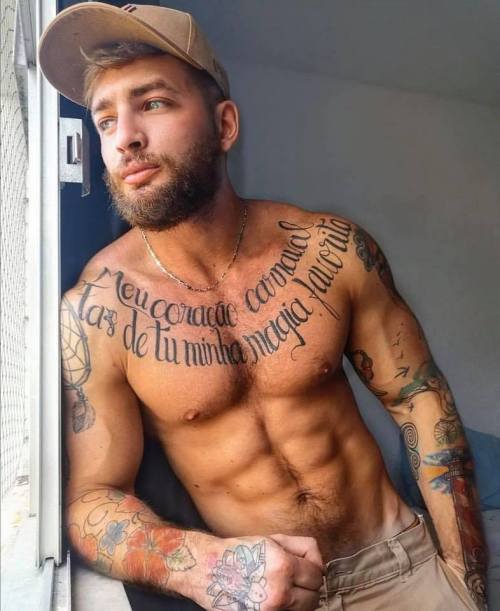 manlover2:  Tats &amp; Abs…………….