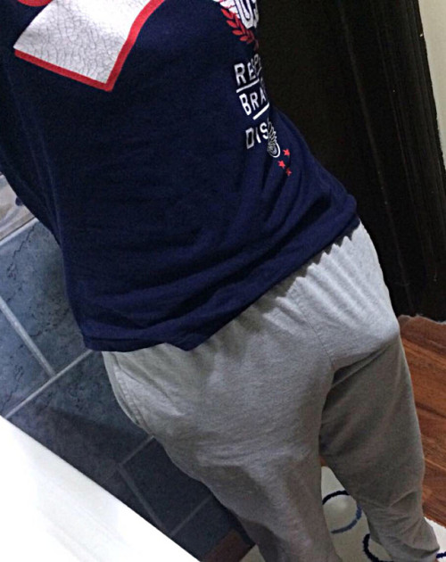 roaminfan-two: Good Arab bulge !!! Good erection !!!