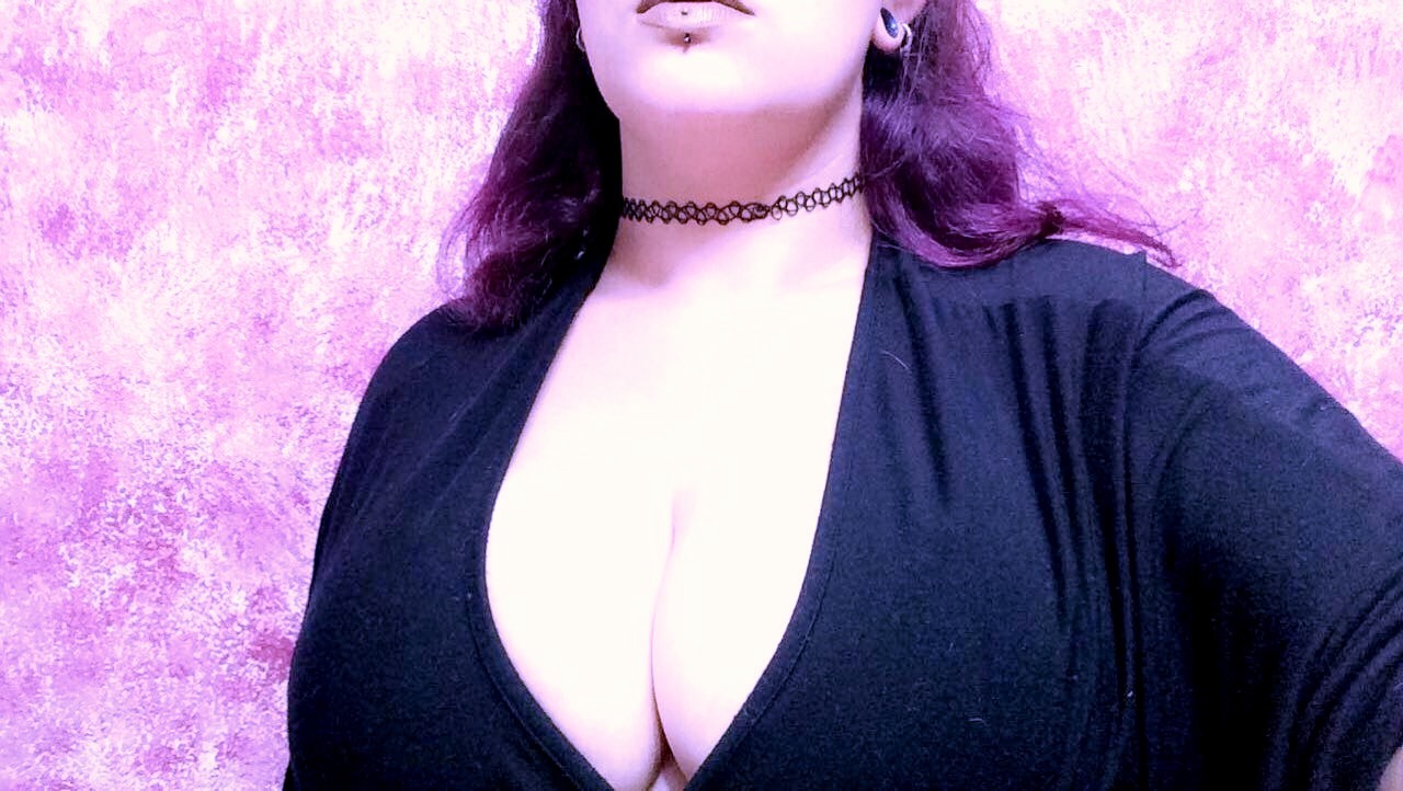 sippingonglitter:Cleavage is just a teaser of what you really want Sometimes all