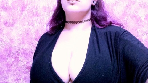 sippingonglitter:Cleavage is just a teaser porn pictures