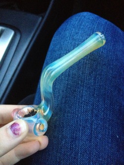 lettuce-smokeweed-now:  Kinky pipe ;p