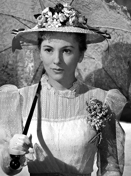 Joan Fontaine In LETTER FROM AN UNKNOWN WOMAN (1948) Costume Design By Travis Banton 