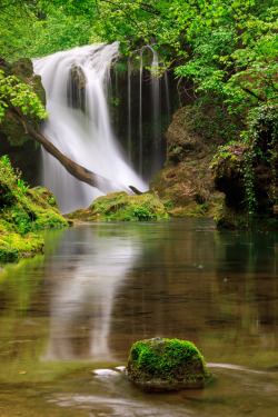 outdoormagic:Vaioaga Waterfall by Sebastian