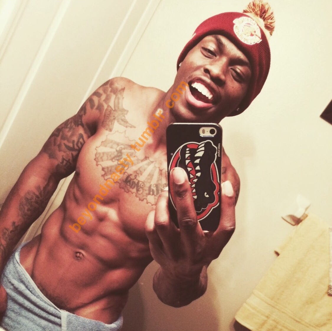freekykev:  beyondnasty:  Pretty lips freak who likes bad ass transwoman and natural