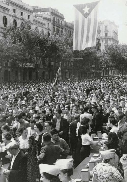 useless-catalanfacts:Diada nacional de Catalunya, 1936 a Barcelona.Barcelona, 1936: Demonstration on