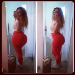 elkestallion:  &ldquo;Big Red&quot;… #Elke #freaksandlegends #guerilapink #bombshell #booty #curves