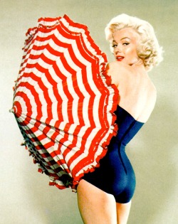 missingmarilyn:  Marilyn Monroe photographed by Bert Reisfield, 1953. 
