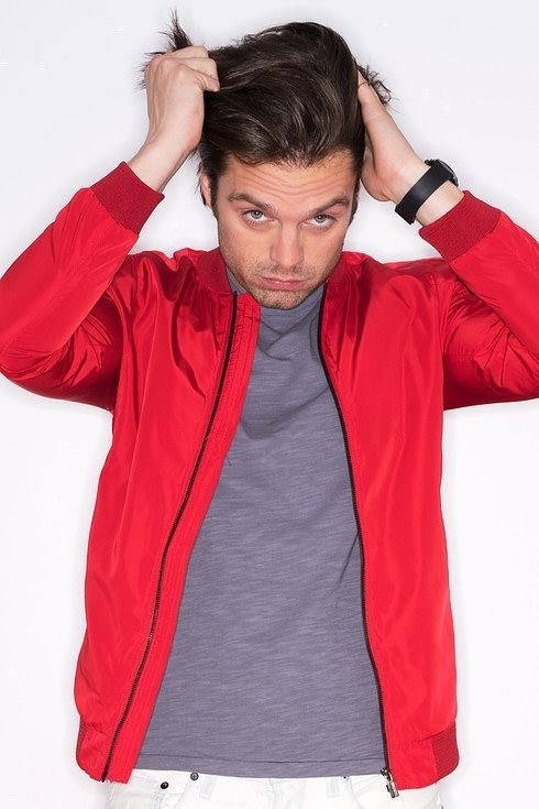 Sebastian Stan in buzzfeed pictures ❤️