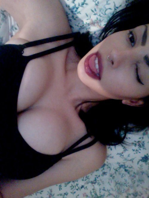 girlswithbigassets:  For more girls with big assets go to http://fotozup.com. Check