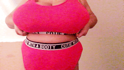 kinkybrownbby:  melanin-love:  kinkybrownbby:forgot this existed :3My boobs can’t compare 😂😍  but your boobs are perfect ❤️