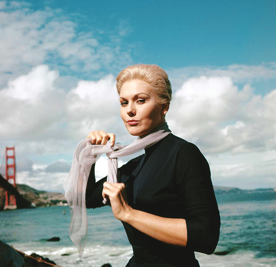 vintagegal:
“Kim Novak on location in San Francisco for the filming of Alfred Hitchcock’s Vertigo (1958) (via)
”