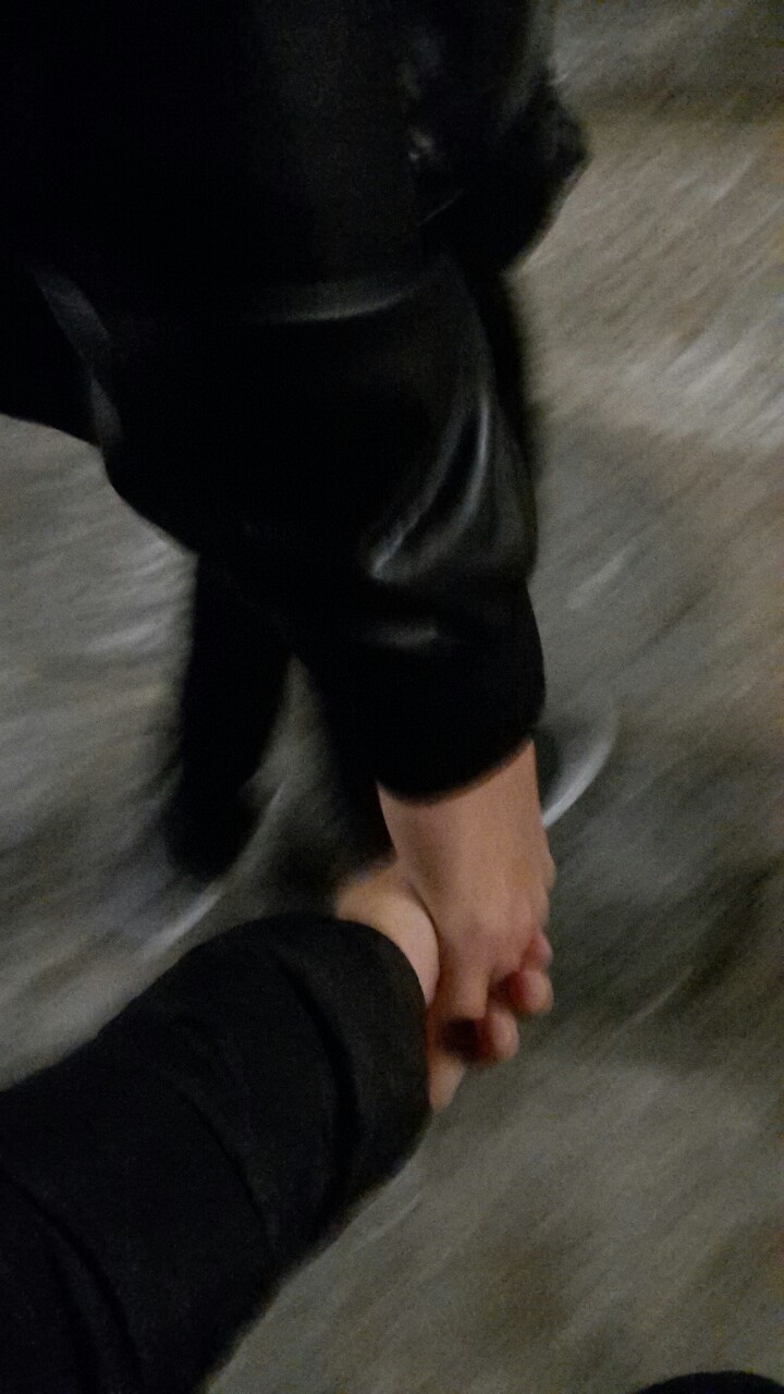20novembre2012:  Le hai preso la mano e le hai detto -andiamo- Non importa dove.