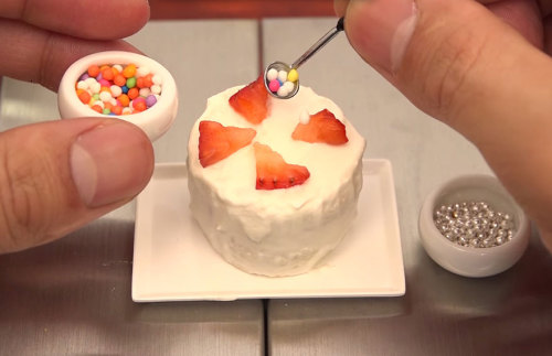 Sex Man Bakes Tiny Cake Using Tiny Tools In A pictures