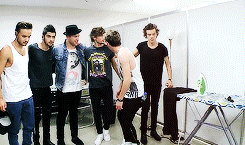 shecouldbeajoanofarc:  HE PUSHES OLLY’S HAND AWAY I AM SCREECHING  Ahhhhh