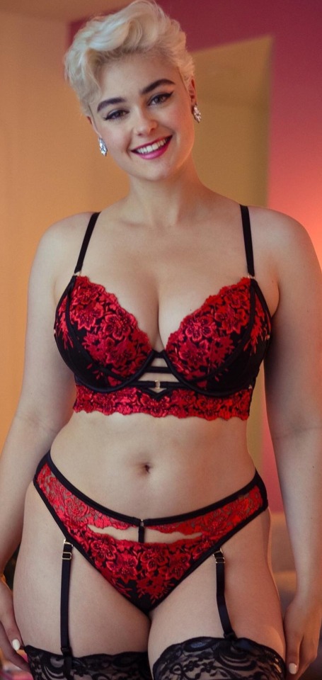 addictedtopinupncorsets:Red and Black &hellip;and beautiful  Delícia😋😋😋