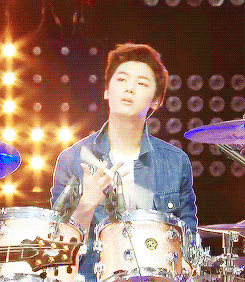 jjong-asm-blog:  HYUNGS' HAIRS VS. MAKNAES' HAIRS 
