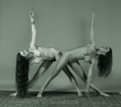 Kat-a-tat-tat and Amelia Simone - Tandem Trikonasana © Northern Sights 