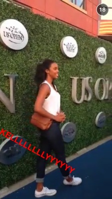 jayonslaycarter:  August 31, 2015  Kelly Rowland at the U.S. Open in Flushing Meadows, NY to support friend Serena Williams.   “Hi I’m Kelly Rowland and my favorite emoji is the one with the smile and the heart eyes.” 