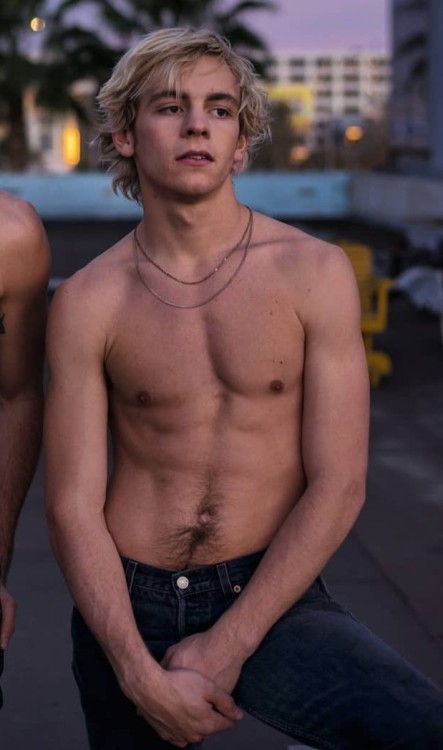 Sex boidolatry:  Ross Lynch pictures