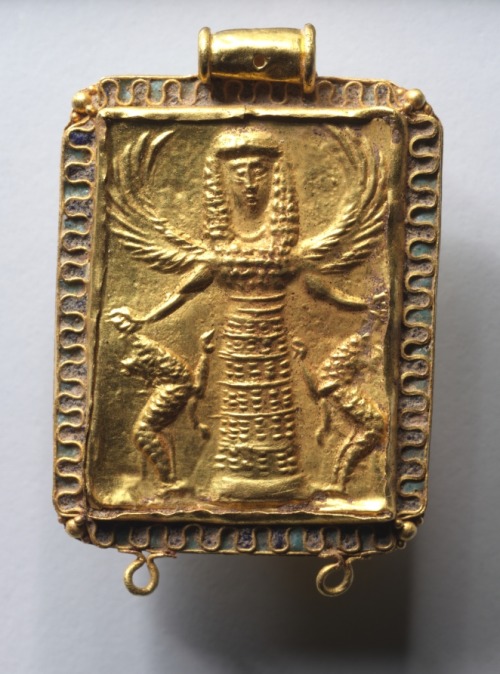 Daedalic Pendant with Potnia Theron (Mistress of Animals), 650-600 BC, Cleveland Museum of Art: Gree